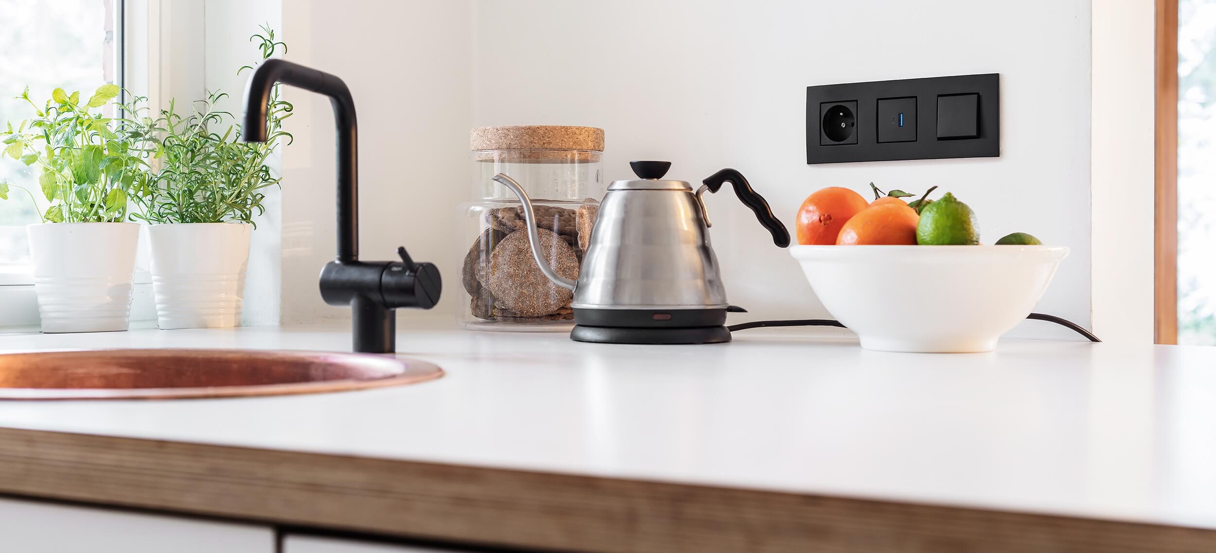 Niko kwaliteits schakelaars en stopcontacten in de keuken