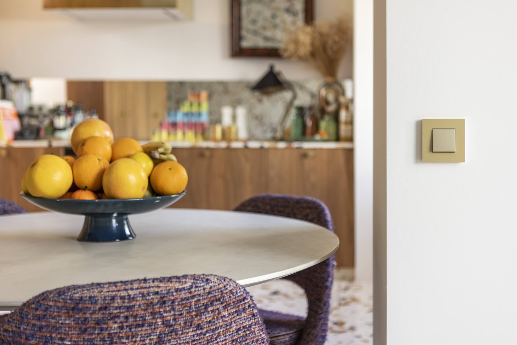 Interrupteur d'éclairage doré