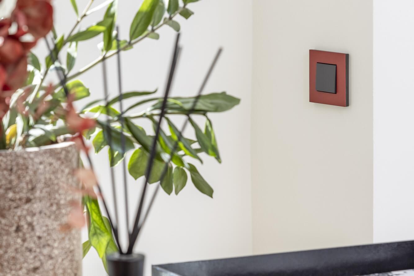 Interrupteur de lumière rouge et noire