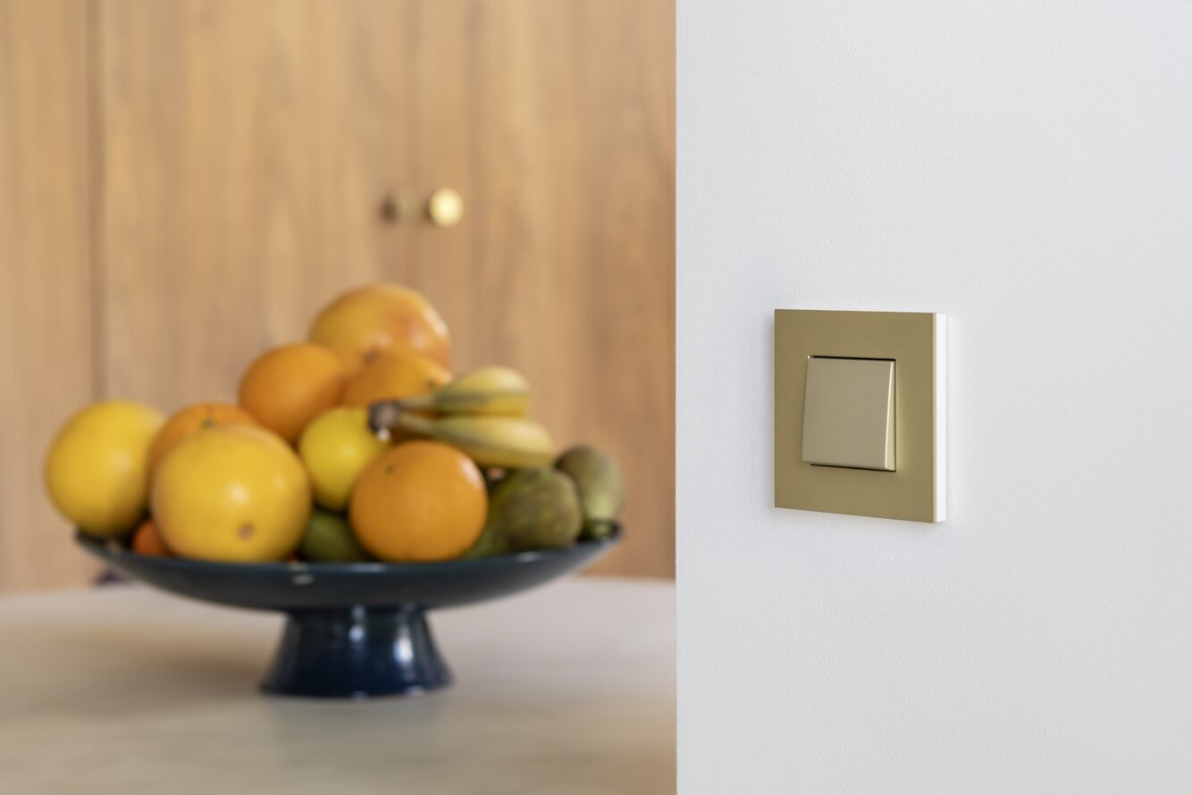 Interrupteur d'éclairage de couleur or