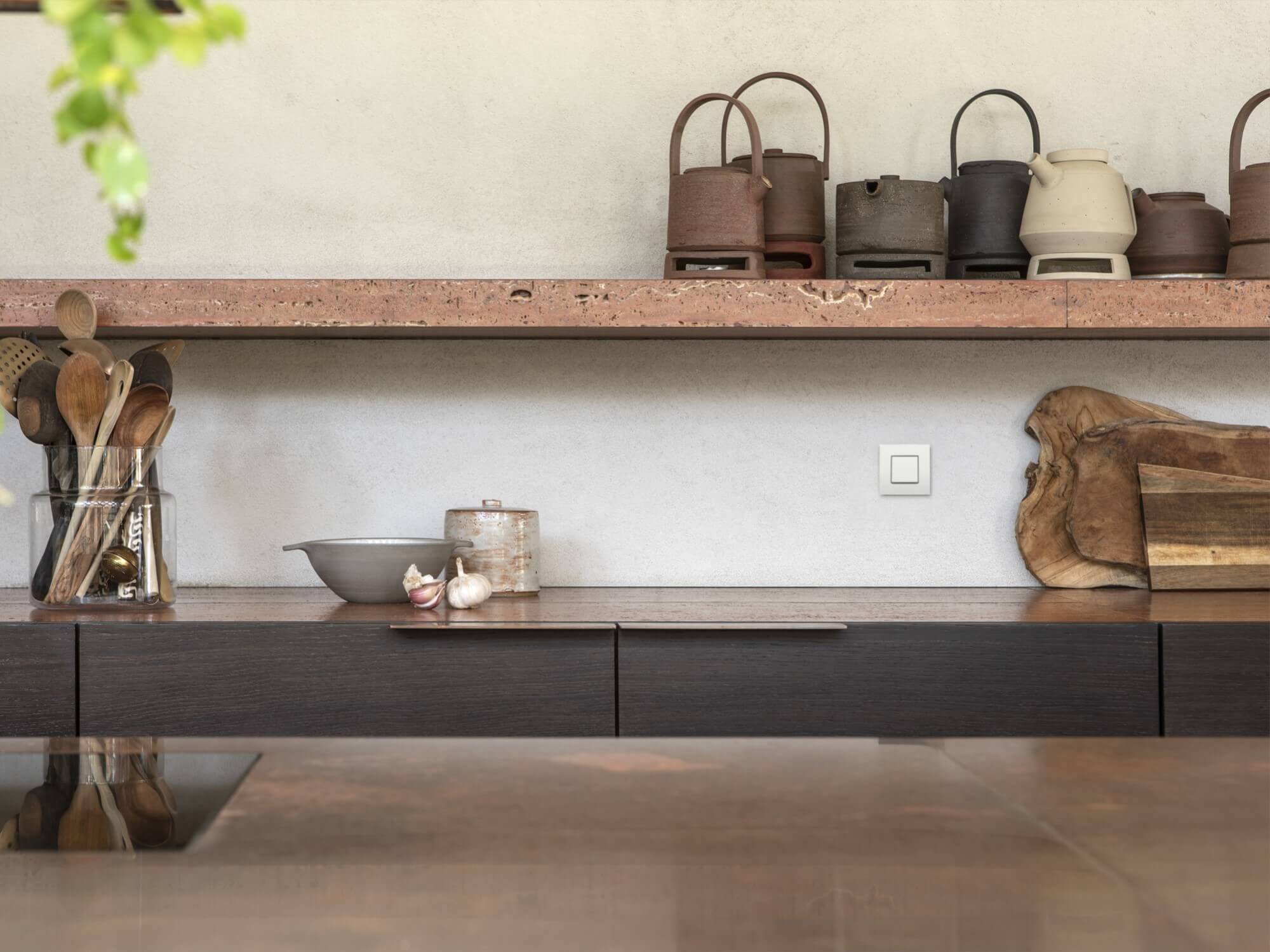 interrupteur blanc dans le salon