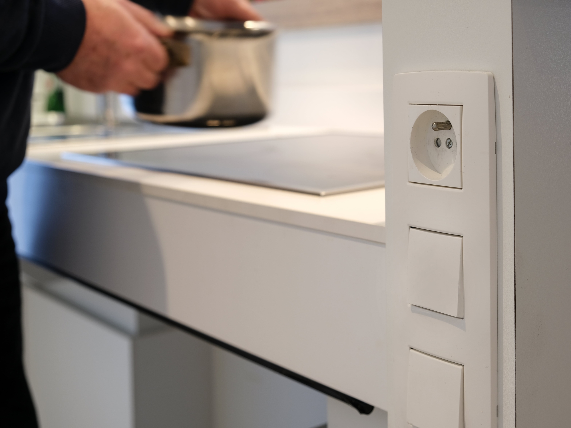 Separate cooker switch