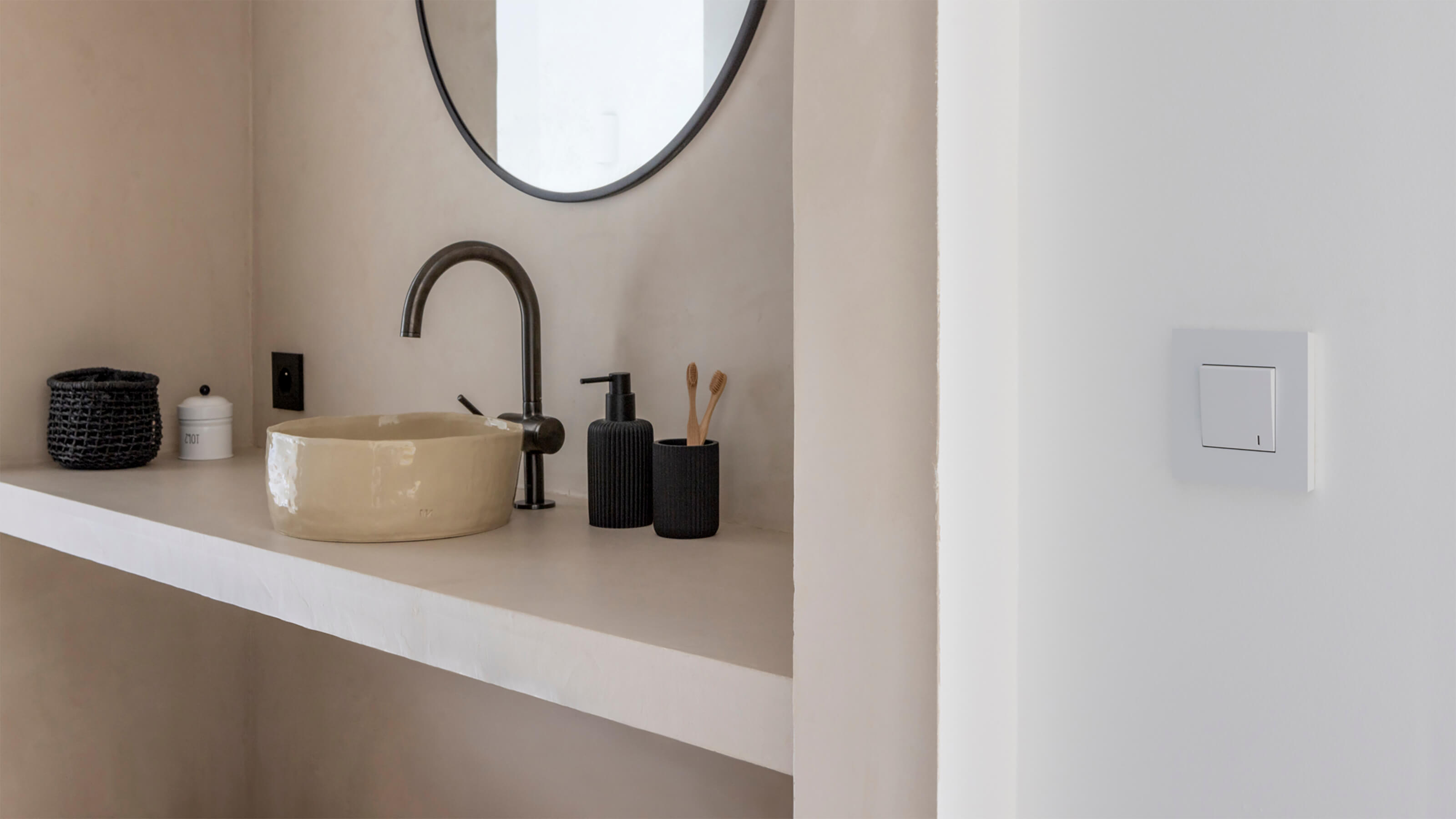 Niko Pure steel white