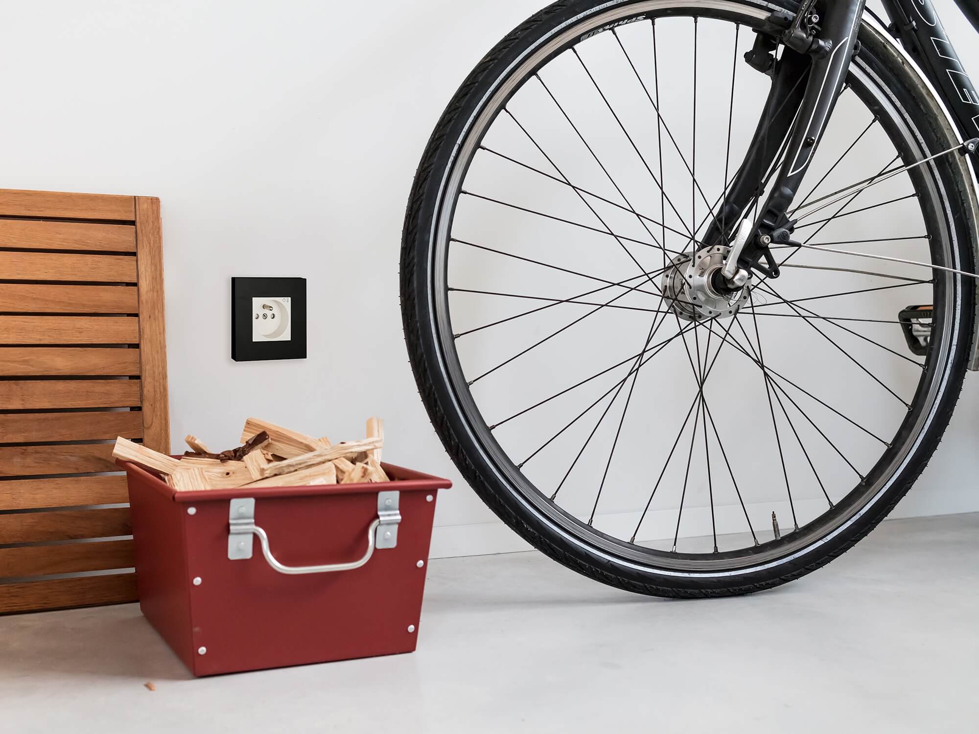 Prise Niko dans le débarras