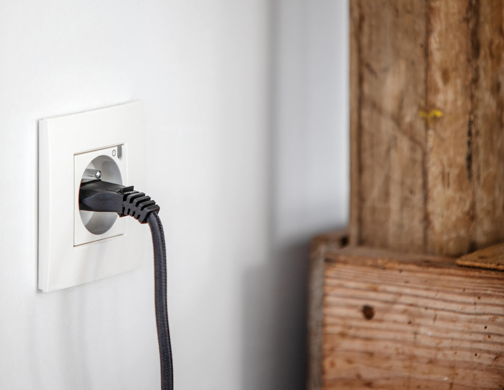 Wit geconnecteerd slim wifi stopcontact van Niko