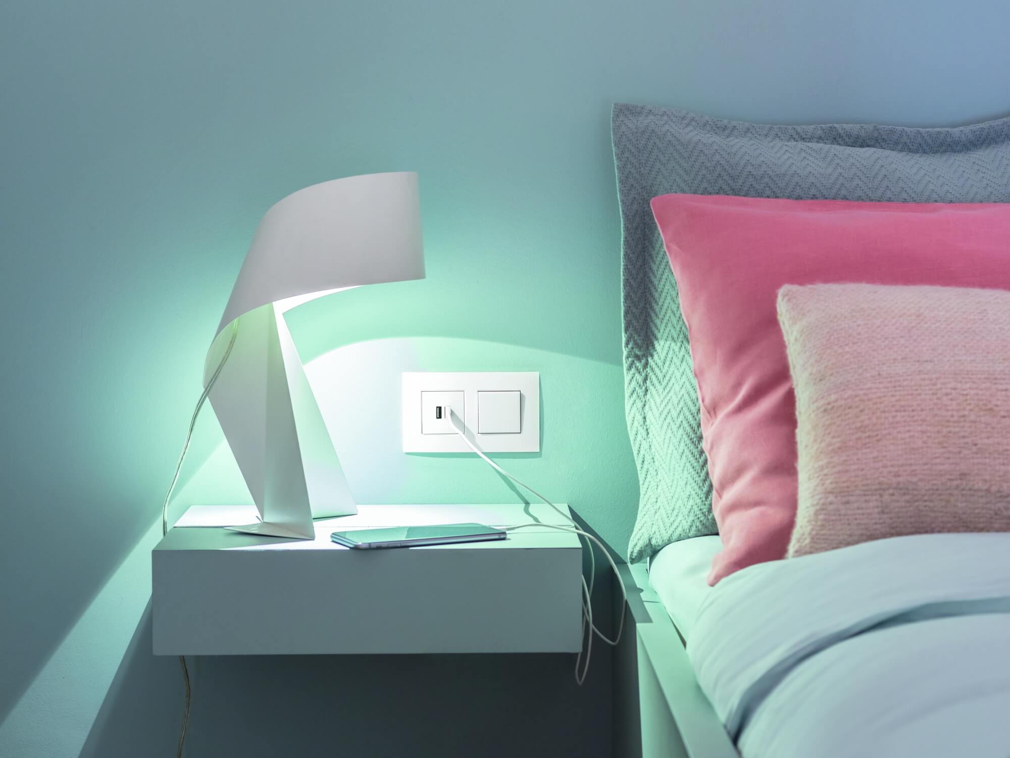 Niko blanc intense - prise mural usb