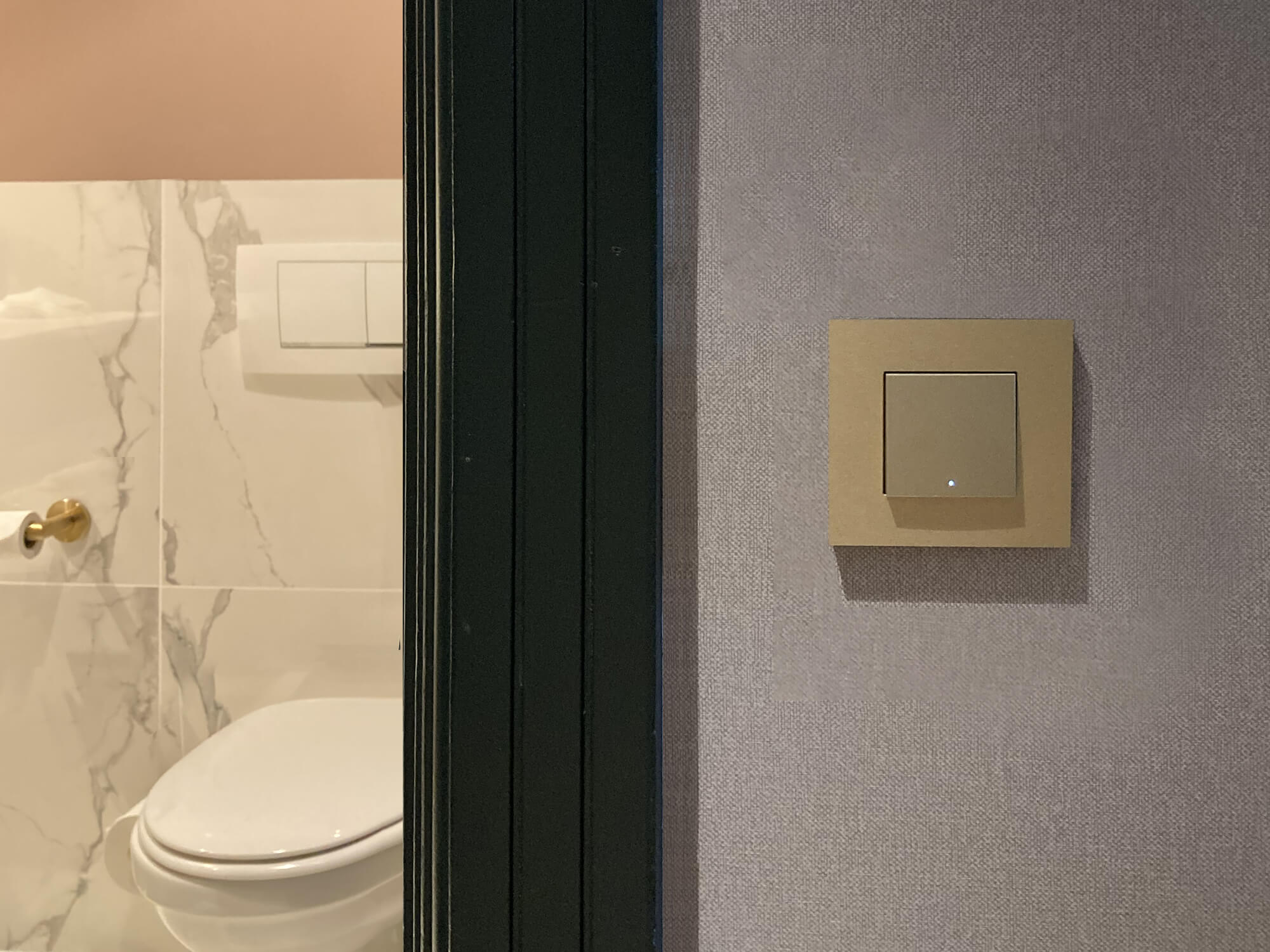 Niko Pure alu gold swtich installed in Marriott hotel Brussels