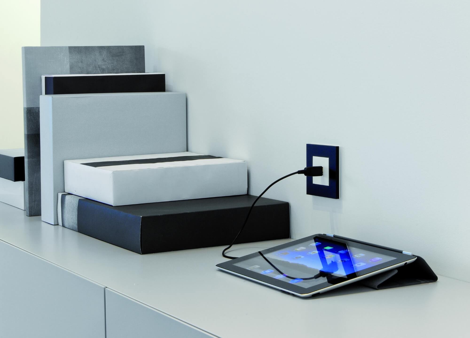 Niko USB charger socket