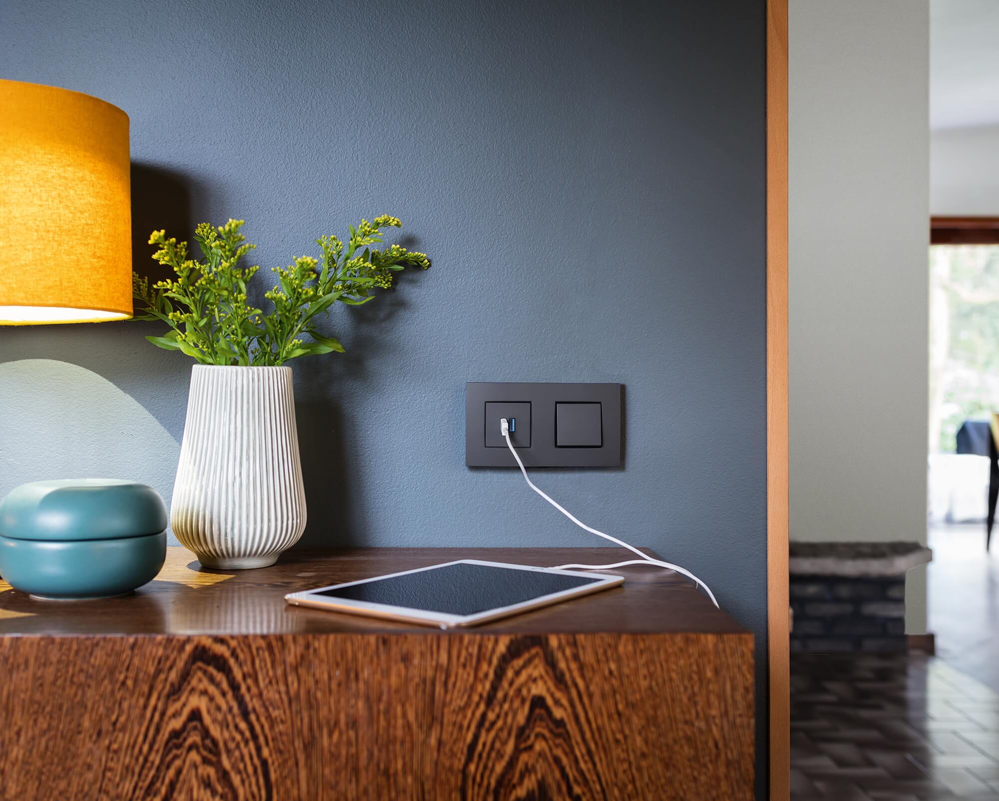 Niko stopcontact met USB-aansluiting laadt iPad op